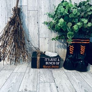 Hocus Pocus book stack